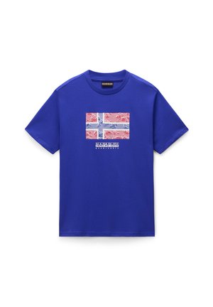 Blue cotton t-shirt featuring a stylized Norway flag graphic in red, white, and blue, with "Napapijri Geographic" text below.