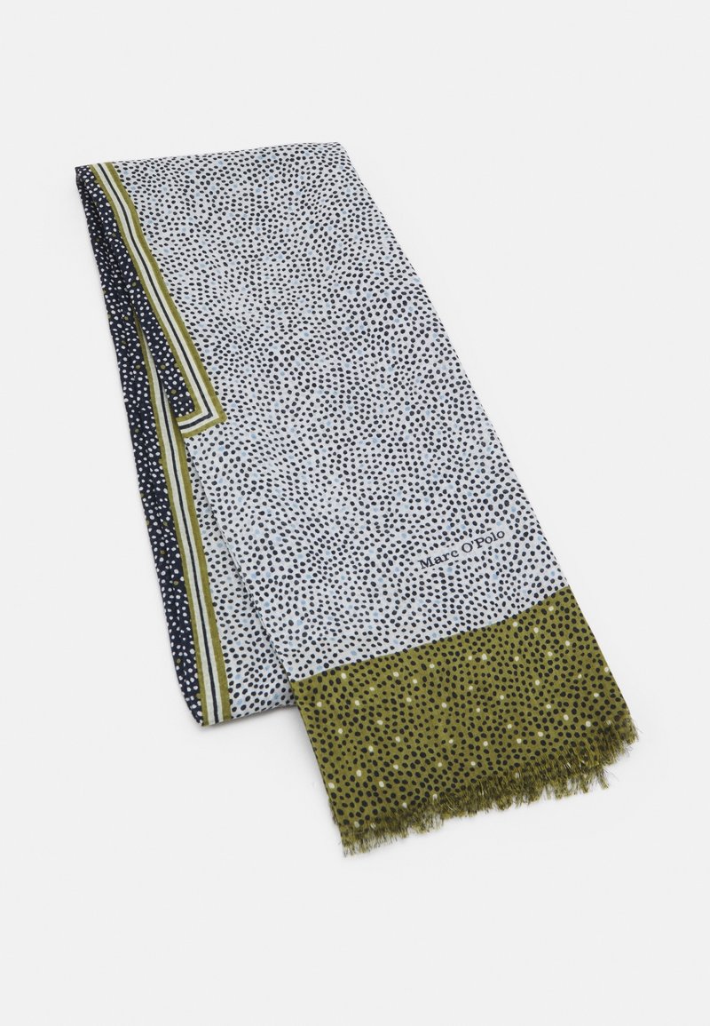 Écharpe rectangulaire pliée avec un motif de points noirs et blancs, bordure vert olive avec des points, et le texte "Marc O'Polo" sur un fond clair.