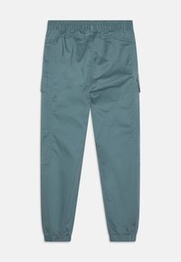 Teal cargo bukser med elastisk talje, sidelommer og rynkede manchetter. Fremstillet af letvægtsstof med en glat overflade.