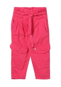Pantaloni cargo rosa con una vita con bottone e cordoncino, caratterizzati da due ampie tasche laterali, cuciture rinforzate e una vestibilità comoda.