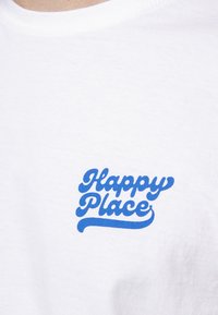 Kaotiko HAPPY PLACE UNISEX - Tričko s potlačou - ivory