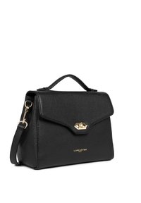 Borsa a tracolla in pelle nera con finitura testurizzata, hardware dorato, chiusura a patta frontale, manico superiore e tracolla regolabile.
