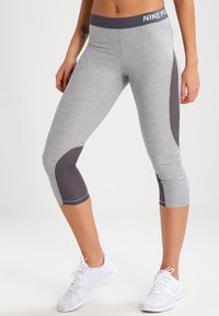 Nike Performance Pantaloncini 3/4 - grey