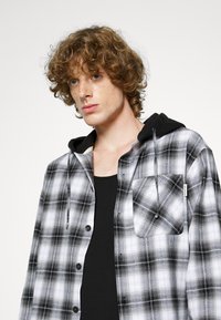 Redefined Rebel DALLAS SHIRT HOOD REGULAR FIT - Camisa - dark grey