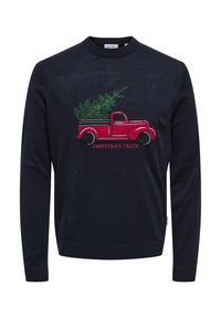 Marineblauwe gebreide trui met een rode vintage vrachtwagen met een kerstboom in de laadbak en de tekst "KERSTTRUCK" onder het ontwerp.