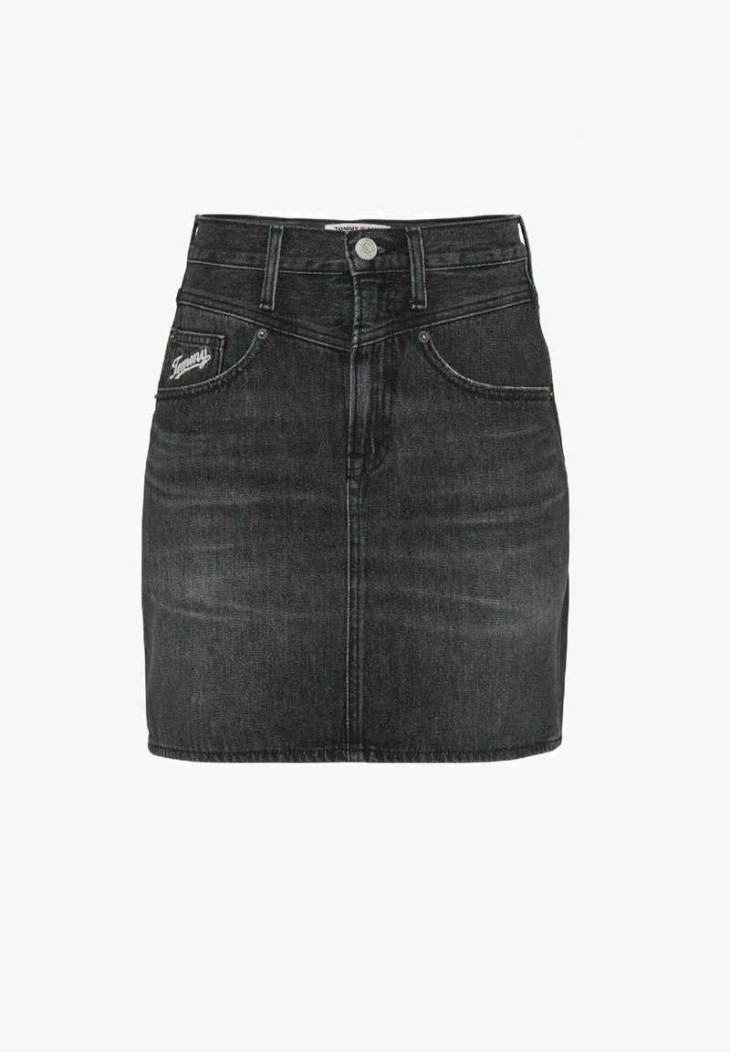 Jeanskjol i mörkgrått. Har en figurnära midja, framfickor och en logotyp på vänster sida. Klassisk design med rak skärning.