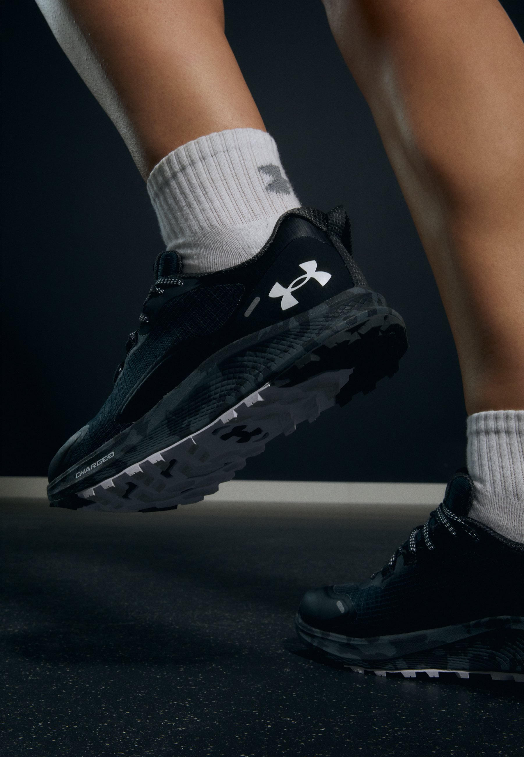 Under Armour UA W CHARGED BANDIT TR 2 SP - Trail hardloopschoenen -  black/jet gray/white/zwart - Zalando.nl