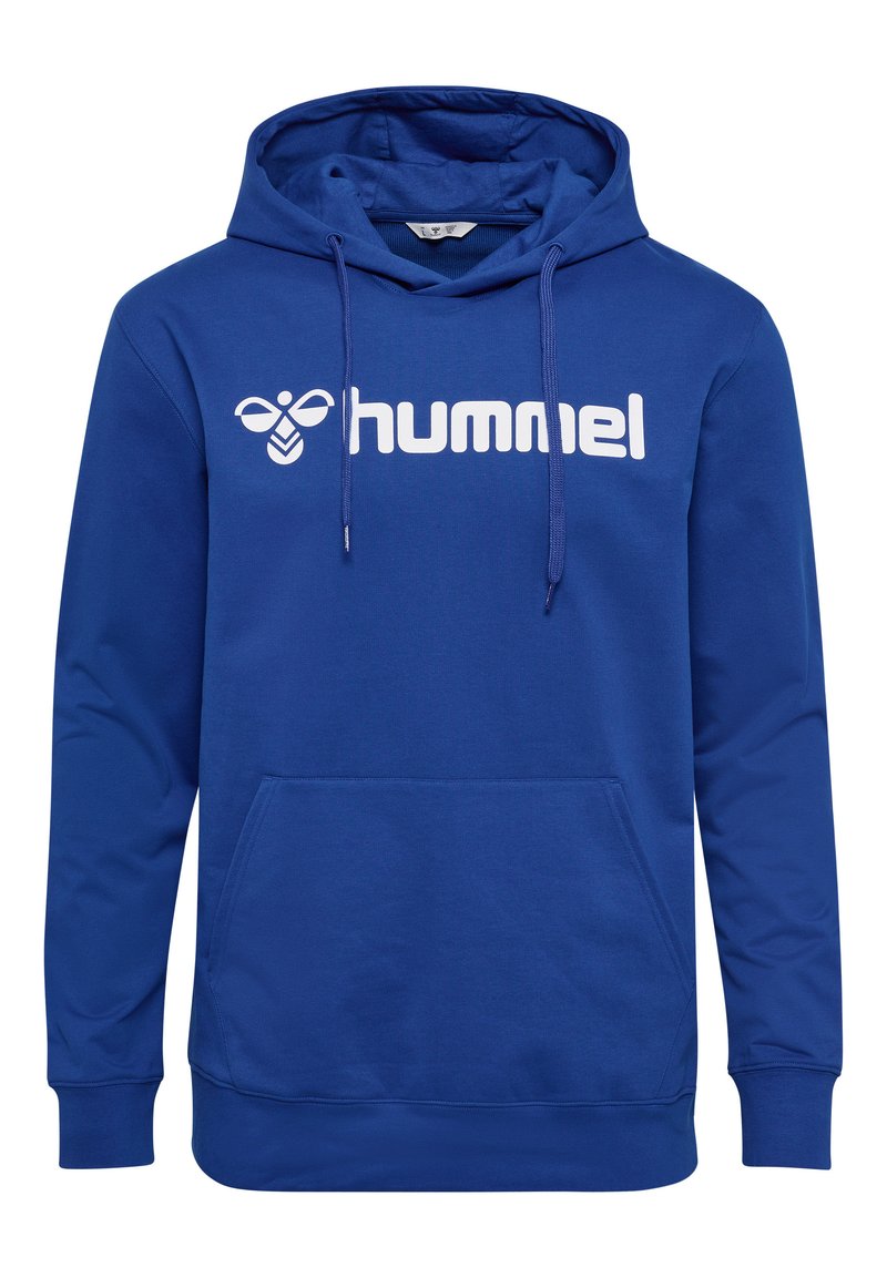 Blå hoodie med en framficka av typ kangaroo, vit "hummel"-logotyp, huva med dragsko samt ribbade mudd och fåll. Tillverkad av ett slätt tyg.