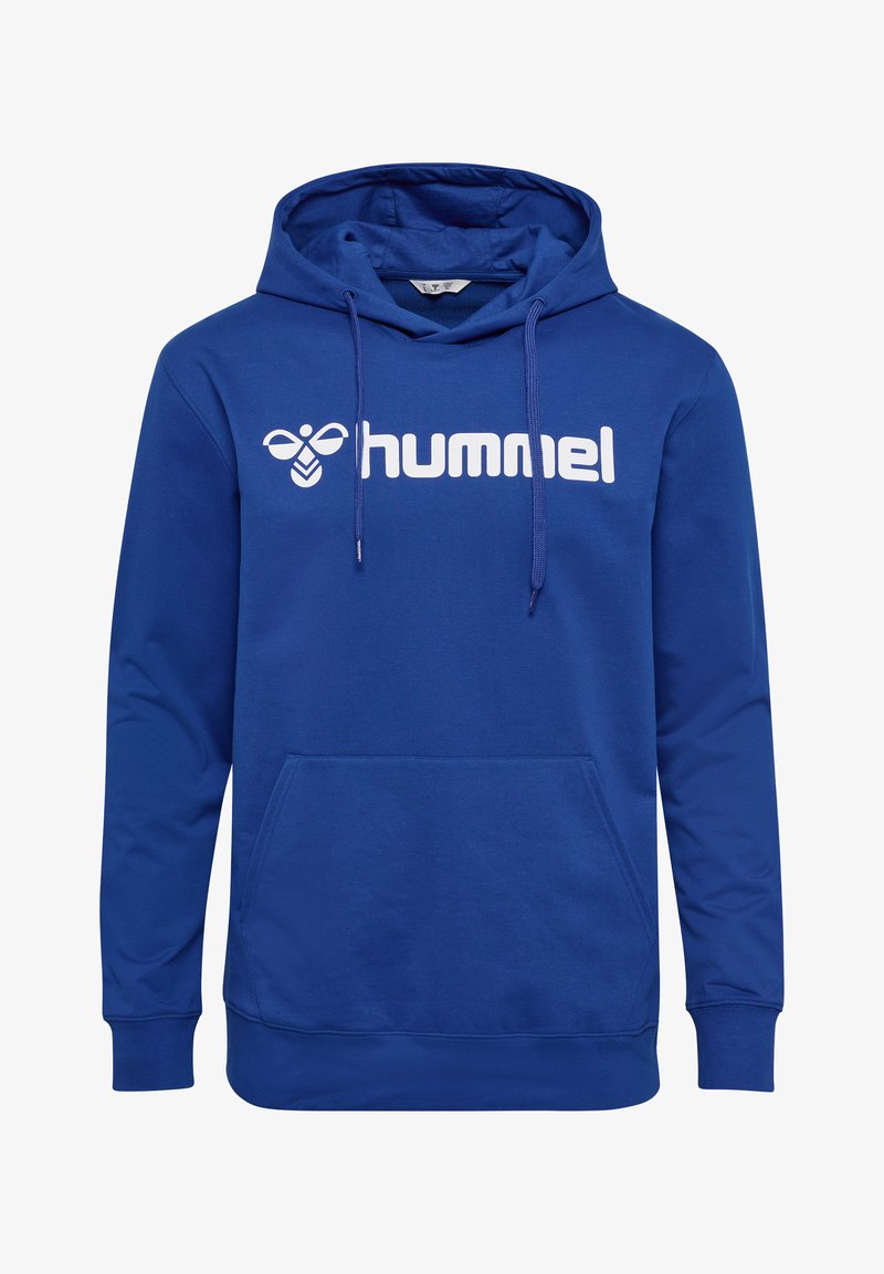 Blå hoodie med en framficka av typ kangaroo, vit "hummel"-logotyp, huva med dragsko samt ribbade mudd och fåll. Tillverkad av ett slätt tyg.