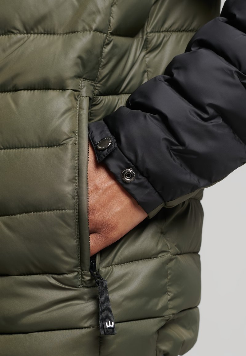 Herren Trenchcoats | Superdry Wintermantel dark moss/grün - AO50657 Herren Trenchcoats | Superdry Wintermantel dark moss/grün - AO50657