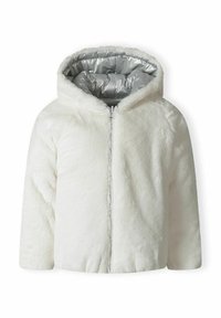 Vit fuskpälsjacka med ett silverfärgat vadderat foder, huva och framknäppning. Har en avslappnad passform och mjuk textur.