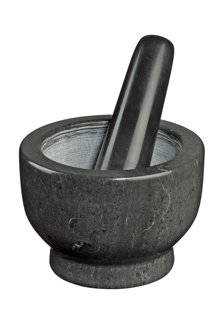 Schwarzer Granitmörser mit einer glatten, abgerundeten Schale und einem dicken, konisch zulaufenden Stößel. Das Innere hat ein poliertes Silber-Finish.