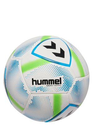 Hvid fodbold med blå og grønne akcentfarver, der har et geometrisk design, prikkede mønstre og Hummel-logo. Fremstillet af tekstureret materiale.