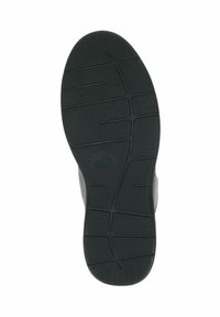 Suela de zapato de goma negra con patrón de dibujo; cuenta con profundas ranuras para tracción y un talón redondeado para una mayor estabilidad.
