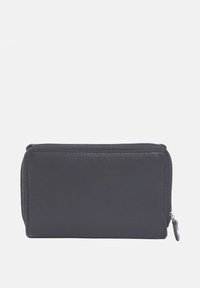 Schwarze Lederbörse, Reißverschlussverschluss, rechteckige Form, glatte Textur, abgerundete Ecken, minimalistisches Design, keine sichtbaren Hardware-Elemente oder Muster.