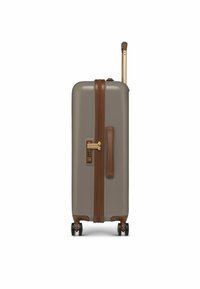 Hartschalenkoffer in mattem Taupe mit braunen Akzenten, doppelten Rollen, Teleskopgriff und Kombinationsschloss. Strukturiertes Finish und robuster Reißverschluss.