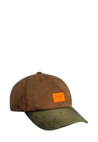 Brown fabric baseball cap with a green, textured brim and an orange rectangular label on the front, displaying brand details.