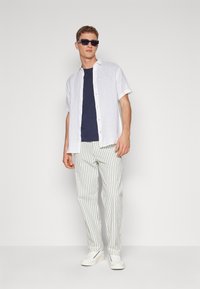 Armani Exchange CAMICIA - Hemd - white