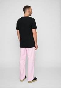 Mister Tee T-shirts print - black