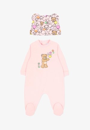 Tutina rosa per neonati con un orsacchiotto che soffia bolle colorate e cappellino abbinato decorato con molte facce di orsacchiotto e palloncini.