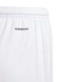Pantalones cortos deportivos blancos con una cinturilla elástica y el logo negro "AEROREADY". Tejido suave con una textura sutil y detalles en las costuras laterales.