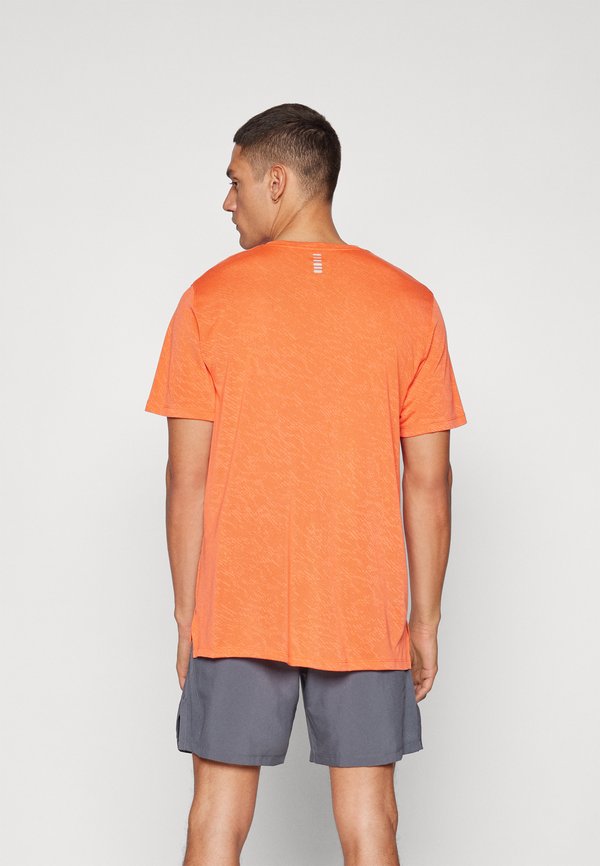 LAUNCH CAMO - Sports T-shirt - fire2