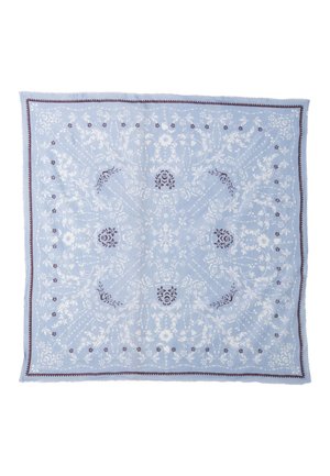 Helles blaues quadratisches Tuch mit floralen und Paisleymustern in Weiß und Dunkelpurpur. Mit einer zarten lila Umrandung. Weiche Textur.