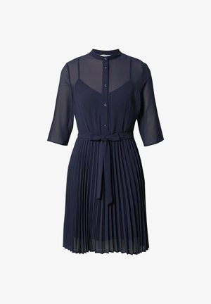 Robe bleu marine avec manches courtes transparentes, devant boutonné, jupe plissée, ceinture à la taille et corsage ajusté avec couche de bretelles spaghetti.