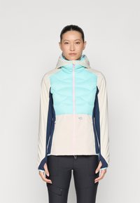 Hooded jack met een lichtblauwe gewatteerde bovenkant, een beige ondergedeelte en marineblauwe mouwen. Voorzien van ritszakken en contrasterende hardware.