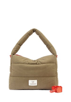 Sac bandoulière en velours côtelé matelassé kaki avec large bandoulière, écusson logo blanc et bandoulière croisée orange vif détachable sur fond blanc.