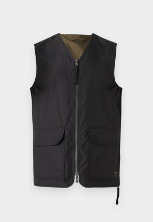 Gilet nero senza maniche con cerniera frontale, due grandi tasche con patta e fodera interna verde oliva.