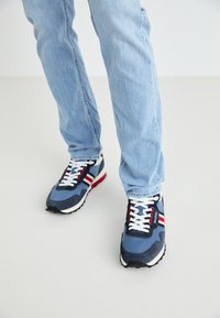 Não selecionado, navy