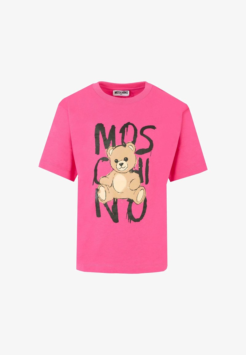 Růžové bavlněné tričko s grafikou kresleného medvěda a černým textem "MOSCHINO" v tučném písmu. Krátké rukávy a kulatý výstřih.