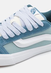 Vans KNU SKOOL UNISEX - Gördeszkacipők - blue/multi-coloured
