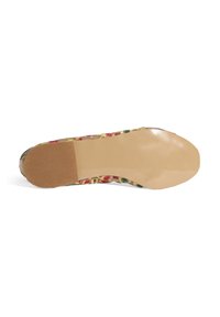 Chaussure plate avec une tige en tissu floral multicolore, semelle en caoutchouc beige et bord texturé. La semelle présente une finition lisse avec un motif de grip.