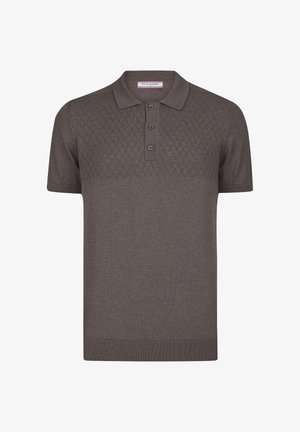 Pruun lühikeste varrukatega polo särk, mille ülaosas on diamond tekstuur, kolme nööbiga nööpauk ja ribaga varrukaotsad ning alumine äär.