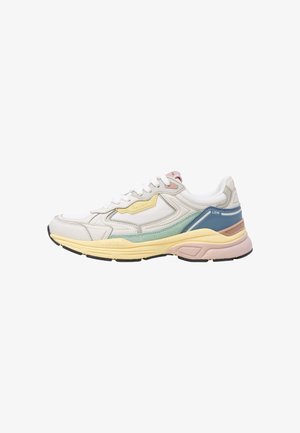 Sneakers stringate bianche con accenti verde pastello, giallo e blu. Presentano pannelli testurizzati e una suola ammortizzata con battistrada nero.