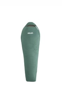 Grüner Mumien-Schlafsack mit Kapuze und Reißverschluss, markiert "Millet." Entwickelt für das Campen im Freien und für Wärme.