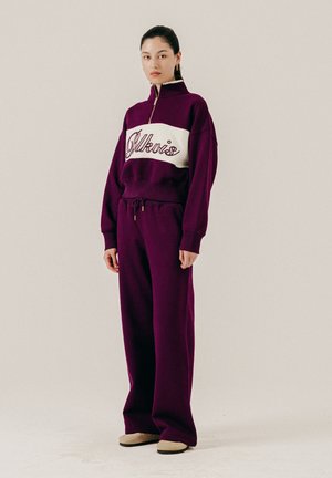 BLKVIS, PLEATED STRAIGHT LEG SWEATPANTS - Долнище на анцуг - dark purple