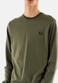 Fred Perry Longsleeve - vert