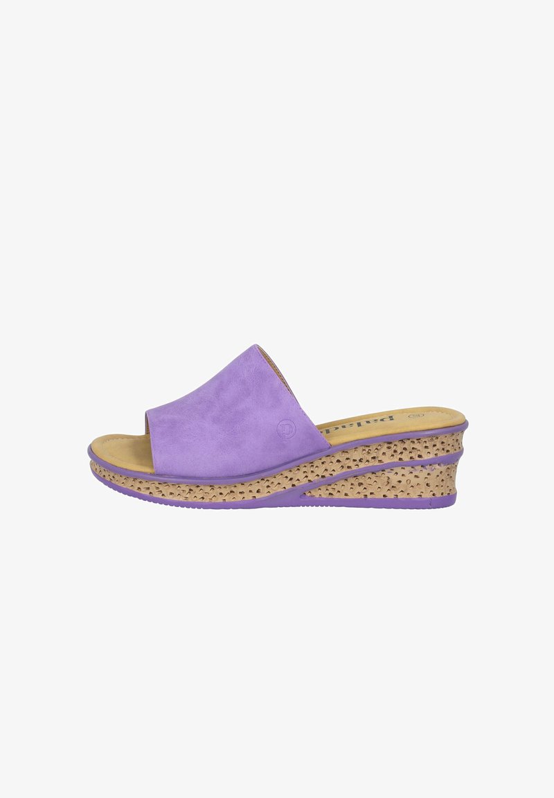 Sandali wedge in suede viola con punta aperta e una soletta in sughero testurizzato, caratterizzati da una base viola uniforme e una tomaia in pelle liscia.