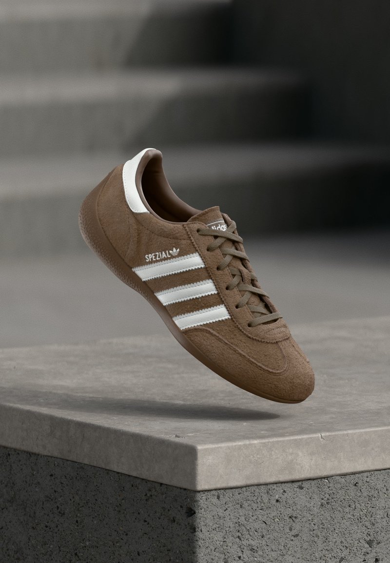 adidas Originals HANDBALL SPEZIAL PRO earth strata/footwear white/brown
