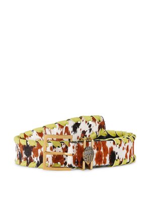 Cintura intrecciata con un motivo maculato multicolore in marrone, bianco e nero. Presenta un bordo verde e una fibbia in metallo dorato.