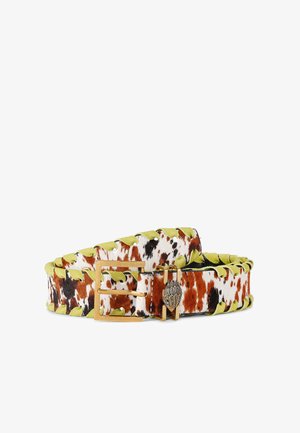 Geweven riem met een multikleurig stippenpatroon in bruin, wit en zwart. Heeft een groene accentrand en een gouden gesp.