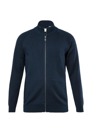 Granatowy sweter zapinany na zamek wykonany z dzianiny, z wysokim kołnierzem, ściągaczami na rękawach i gładką fakturą bez wzorów i akcentów.