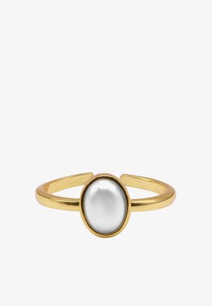 Anello a fascia aperta in oro con una perla bianca ovale liscia incastonata in una semplice montatura a castone.