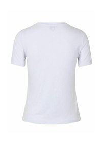 Hvid kortærmet T-shirt lavet af blødt bomuld, med rund halsudskæring og et enkelt design uden synlige mønstre eller logoer.
