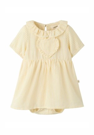 Sárga-fehér csíkos babaruházat rövid ujjakkal, fodros gallérral és szív alakú fodros részlettel a mellkason.