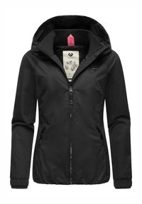 Juodas vandeniui atsparus džemperis su užtrauktuku priekyje, reguliuojama gobtuvu ir elastiniais rankogaliais. Yra šoninės kišenės ir raštuotas vidinis etiketė.