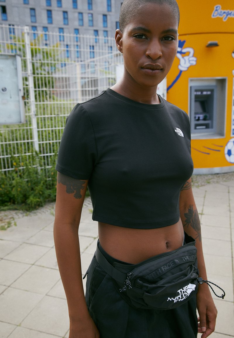 Damen T-Shirts | The North Face CROP TEE T-Shirt basic black/schwarz - JD08387 Damen T-Shirts | The North Face CROP TEE T-Shirt basic black/schwarz - JD08387